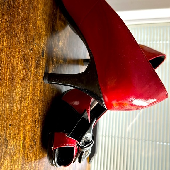 Fun, fancy and sophisticated red 3” heels with a black bow. (like new condition) - Picture 3 of 5